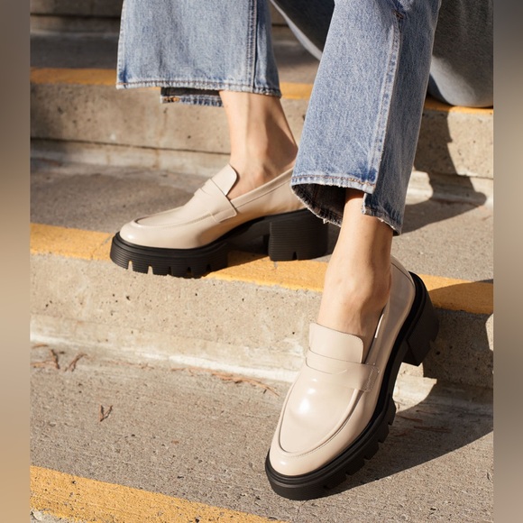 Stuart Weitzman SoHo loafer, Beige - Picture 1 of 7